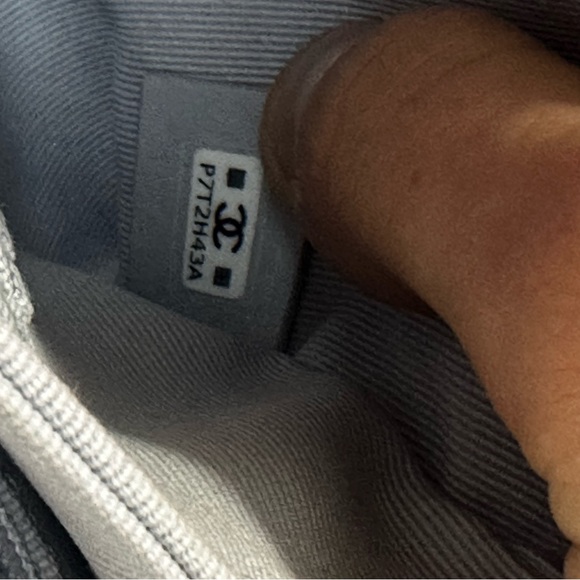 light grey Chanel purse - Picture 7 of 8